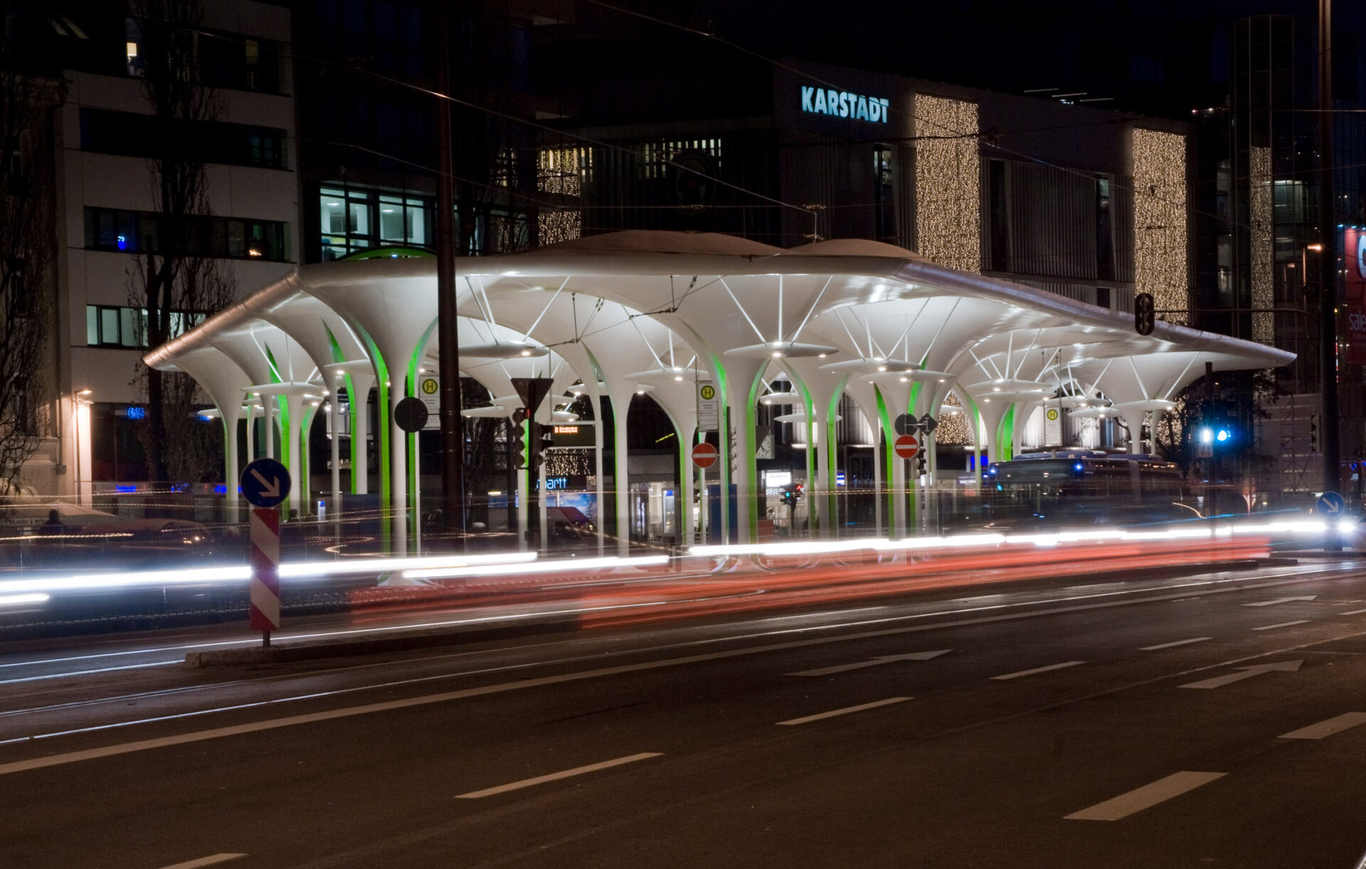 Münchner Freiheit bus and tram stop